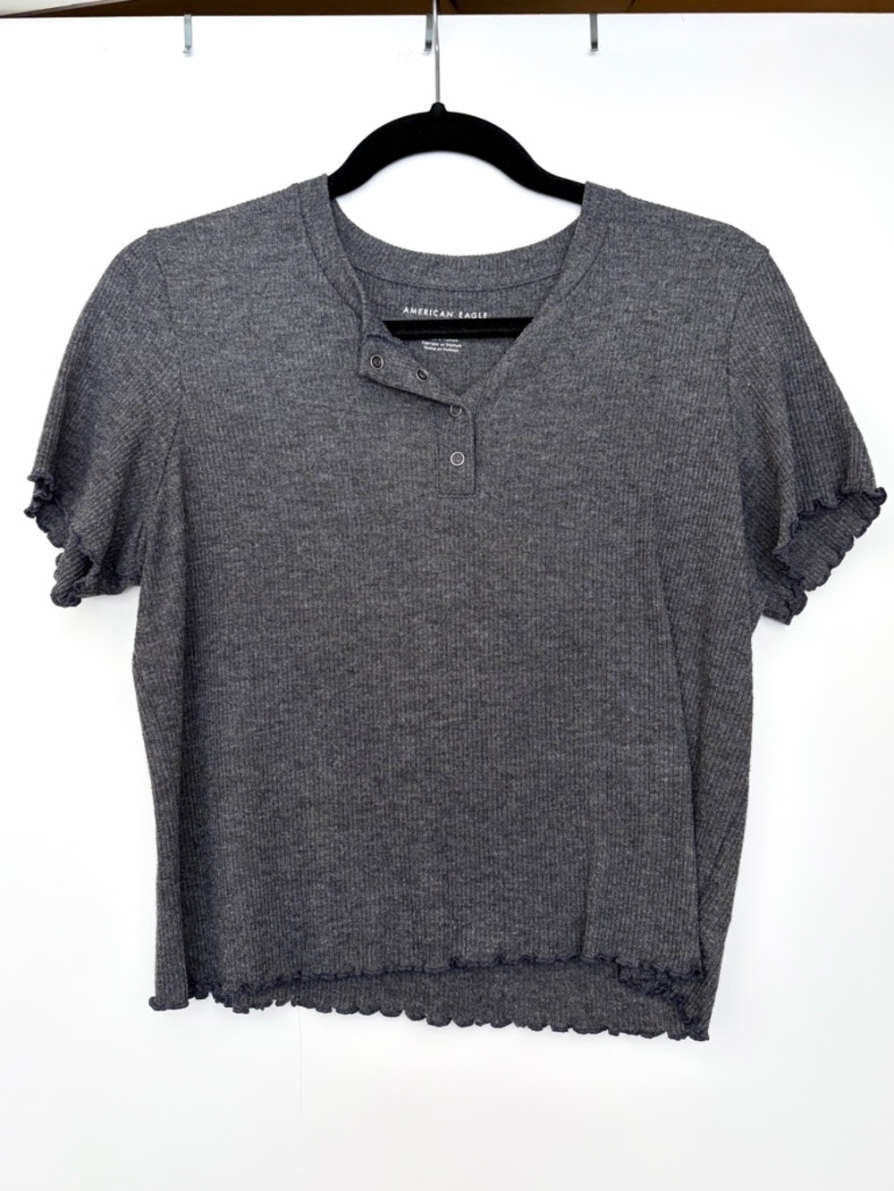 American Eagle Ribbed Lettuce Hem Cropped Henley Tee Gray Medium